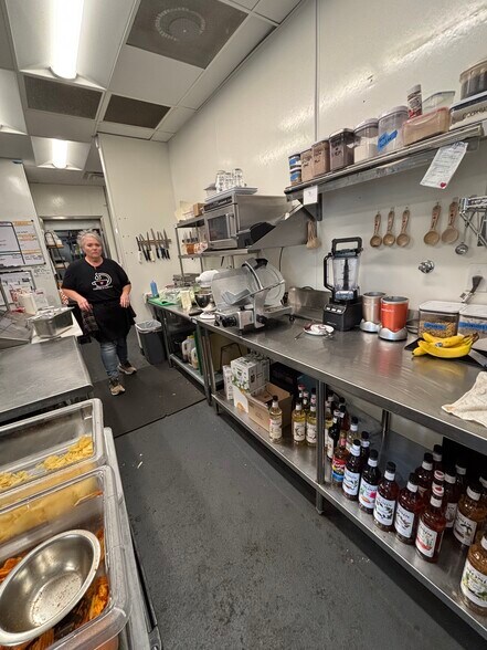 More Photos Of 1201 N Commerce Ct, Columbia Fast Food For Sale