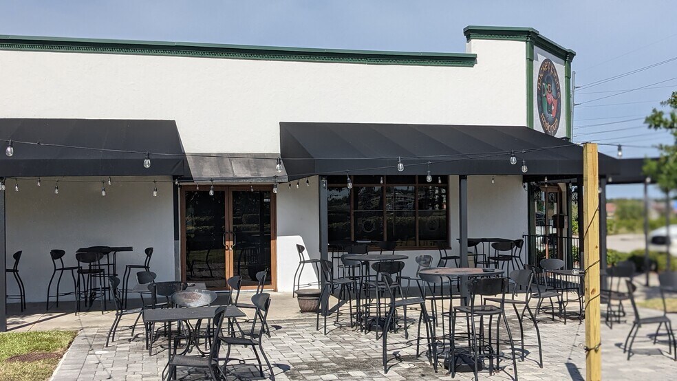 More Photos Of 16909 High Grove Blvd, Clermont Restaurant For Sale