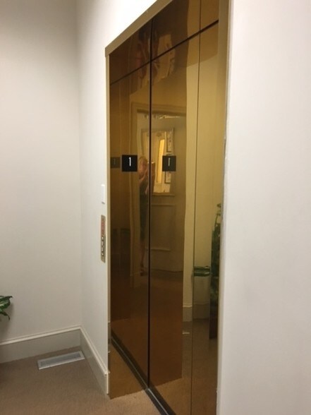 More Photos Of 24 W Chase St, Pensacola Office For Lease
