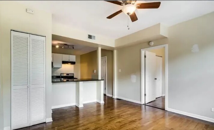 More Photos Of 3240 N Clark St, Chicago Apartments For Sale