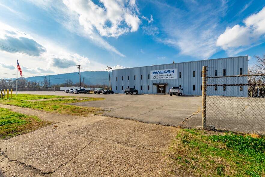 More Photos Of 3217 Alton Park Blvd, Chattanooga Truck Terminal For Lease