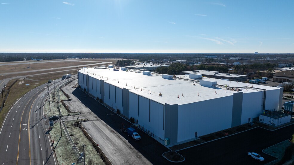 More Photos Of 2100 Smithtown Ave, Ronkonkoma Refrigeration Cold Storage For Lease