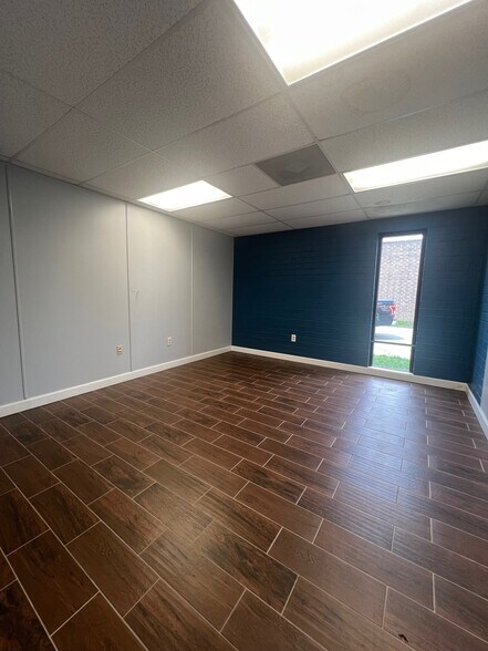 More Photos Of 3008 Executive Dr, Greensboro Light Manufacturing For Lease