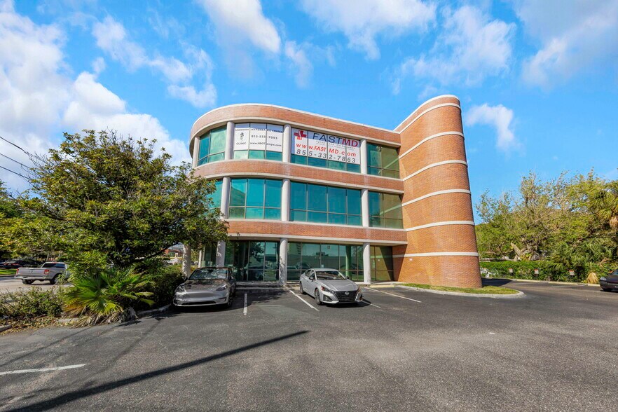 More Photos Of 701 N Westshore Blvd, Tampa Coworking Space