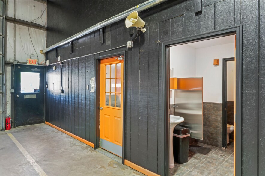 More Photos Of 10210 Marsh Rd, Bealeton Warehouse For Lease