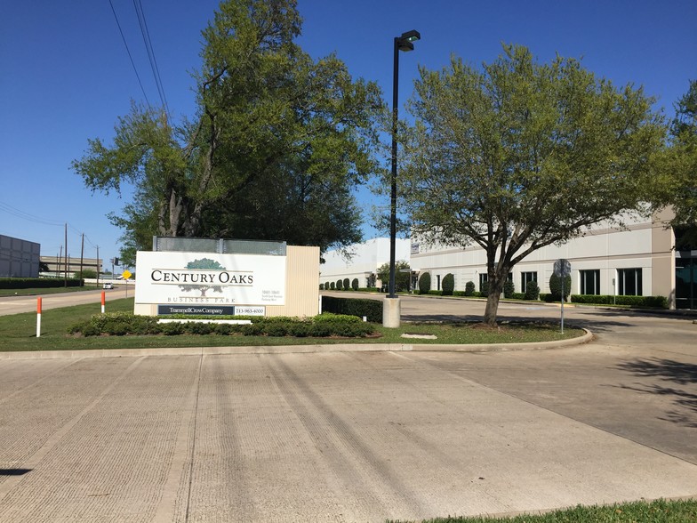 Primary Photo Of 10601 S Sam Houston Pky W, Houston Warehouse For Lease