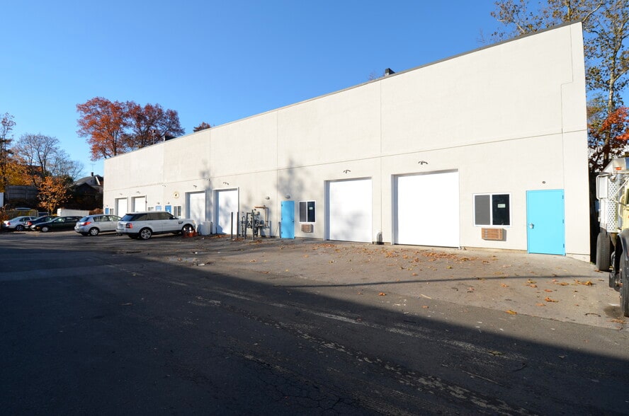 More Photos Of 130 Lenox Ave, Stamford Warehouse For Sale