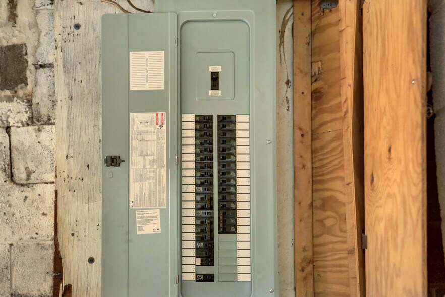 More Photos Of 1915 Lenox St, Harrisburg Freestanding For Sale