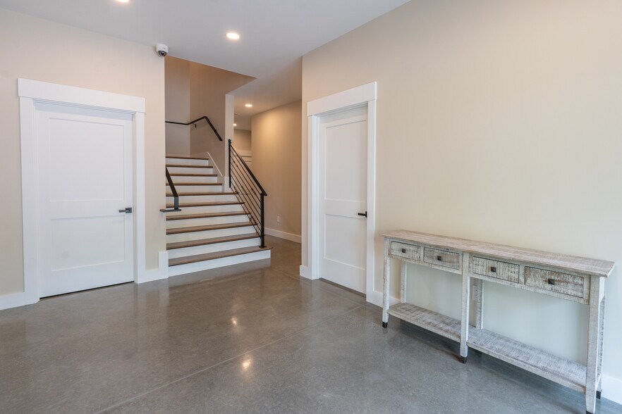 More Photos Of 128 Greenview Dr, Rollinsford Office For Lease