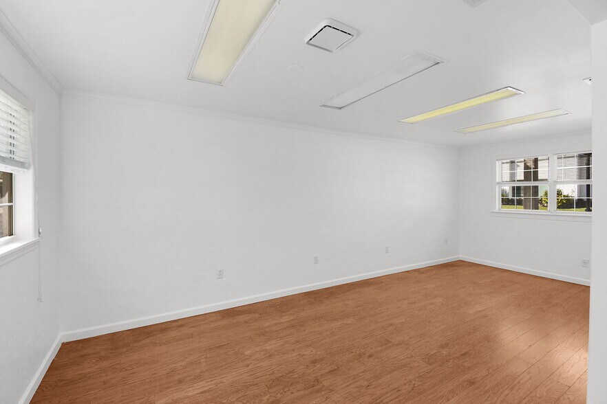 More Photos Of 300 SE Detroit Ave, Stuart Office For Sale