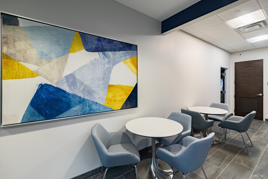 More Photos Of 727 Norristown Rd, Lower Gwynedd Research And Development For Lease