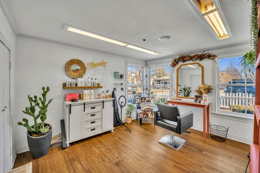 More Photos Of 808 W Abram St, Arlington Freestanding For Sale