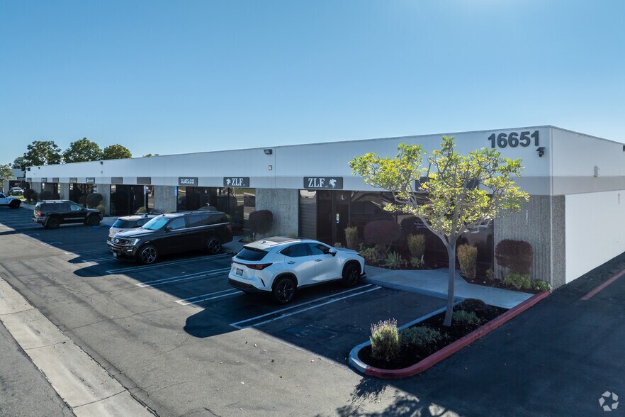 More Photos Of 16691 Gothard St, Huntington Beach Light Manufacturing For Lease