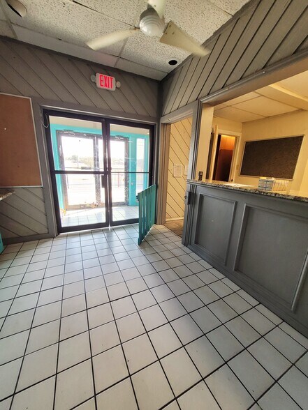 More Photos Of 1804 NW 52nd St, Lawton Specialty For Lease