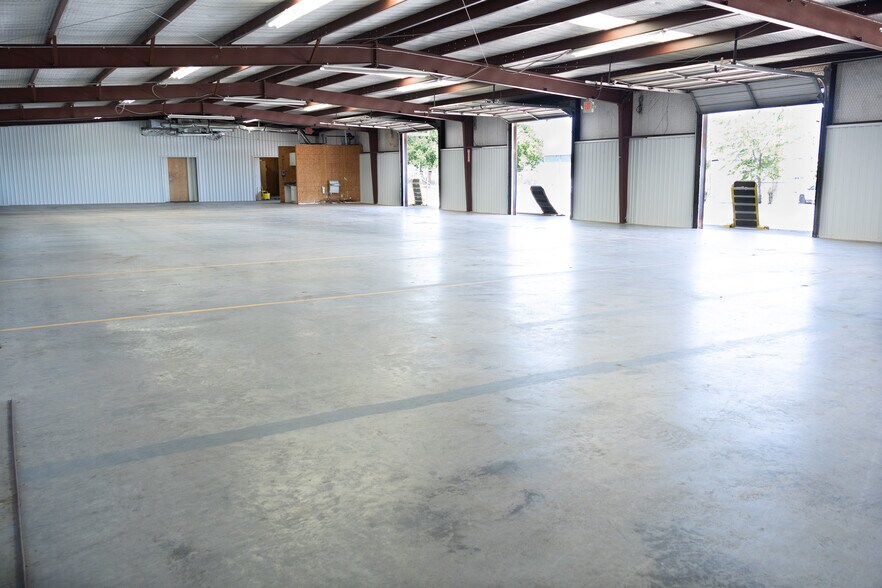 More Photos Of 4809 Marshall St, Sherman Warehouse For Lease