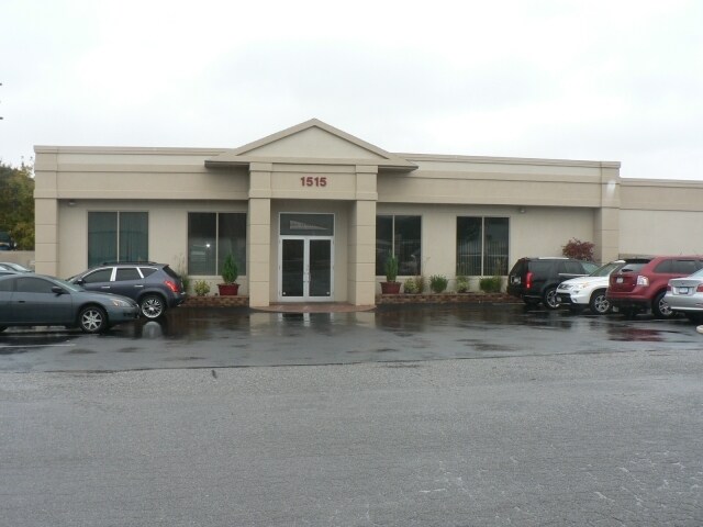 More Photos Of 1515 Fifth Industrial Ct, Bay Shore Warehouse For Lease