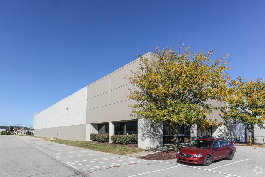 More Photos Of 7765 National Tpke, Louisville Warehouse For Lease