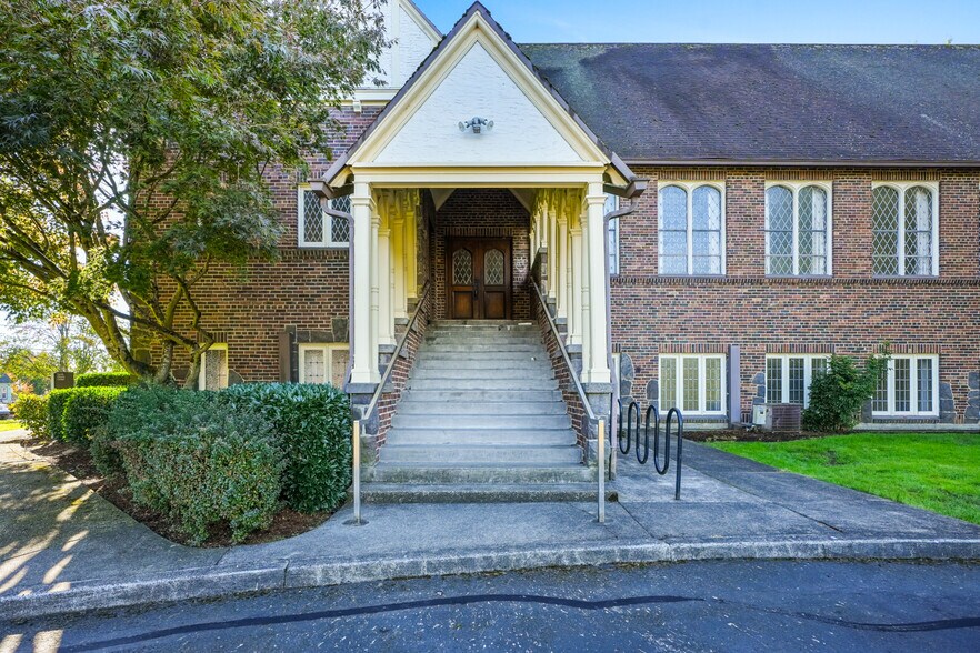 More Photos Of 2931 SE Harrison St, Portland Religious Facility For Lease