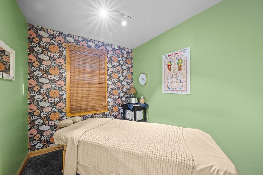 More Photos Of 231 E Buffalo St, New Buffalo Hotel For Sale