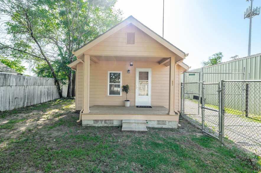 Primary Photo Of 1528 S Walnut St, Wichita Office Residential For Lease