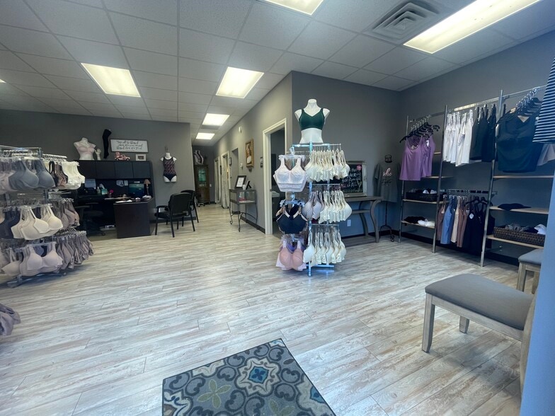 More Photos Of 2231 NW Broad St, Murfreesboro Showroom For Lease