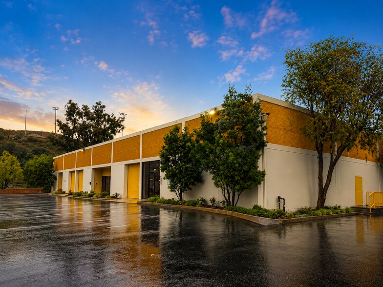 More Photos Of 5740 Corsa Ave, Westlake Village Warehouse For Lease
