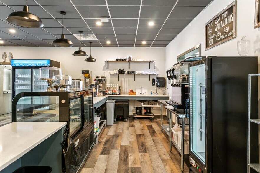 More Photos Of 6824 Colemans Crossing Ave, Hayes Storefront Retail Office For Lease