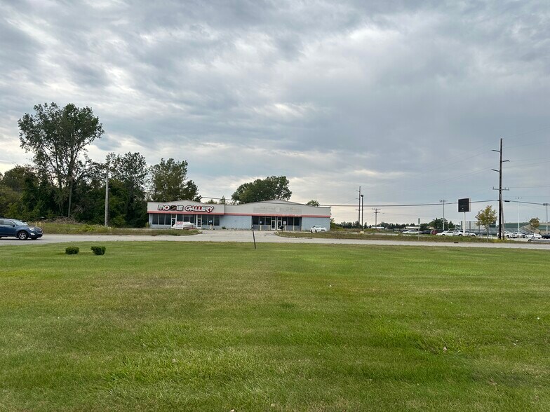 More Photos Of 3851-3859 N Huron Rd, Pinconning Freestanding For Lease