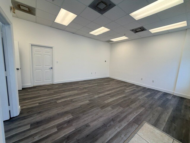 More Photos Of 6360 Corporate Park Cir, Fort Myers Light Distribution For Lease
