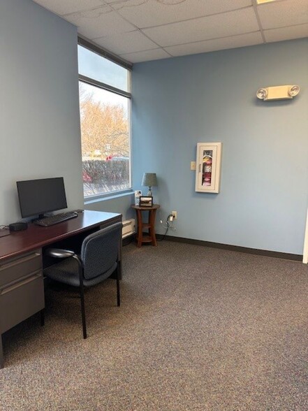 More Photos Of 4170 Lafayette Center Dr, Chantilly Light Distribution For Lease