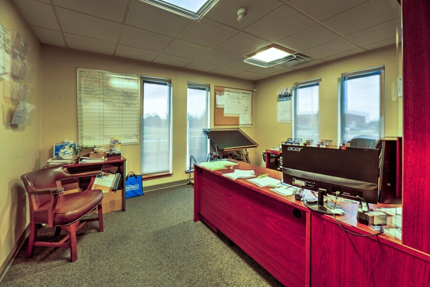 More Photos Of 9325 Gulfstream Rd, Frankfort Warehouse For Lease