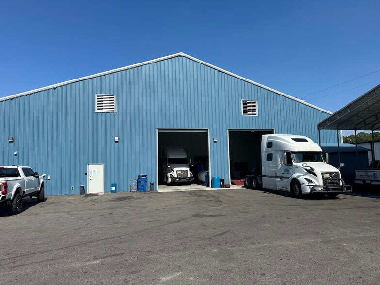 More Photos Of 6015 N US Highway 301, Tampa Warehouse For Lease