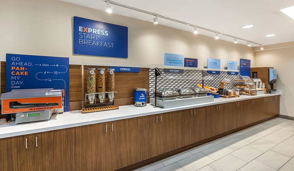 More Photos Of 13330 Cicero Ave, Crestwood Hotel For Sale