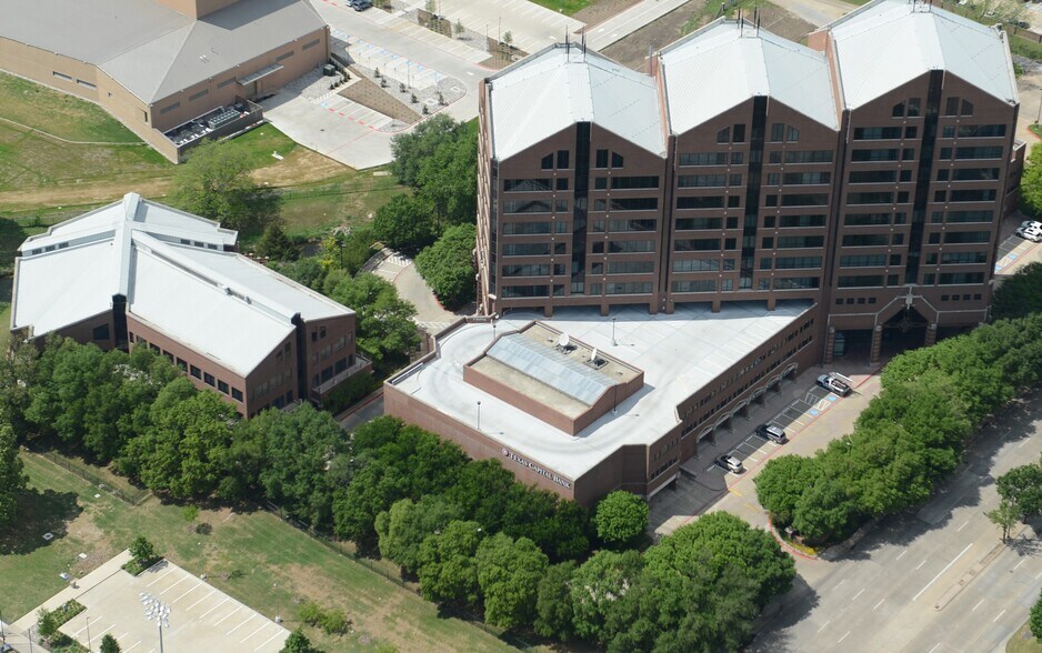 More Photos Of 14135 Midway Rd, Addison Office For Lease