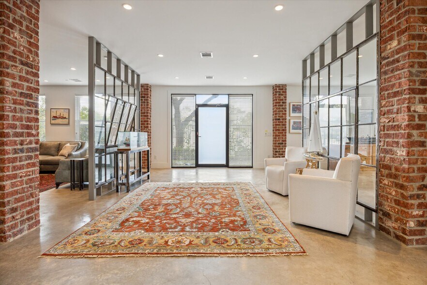 More Photos Of 128 W 17th St, Houston Loft Creative Space For Sale