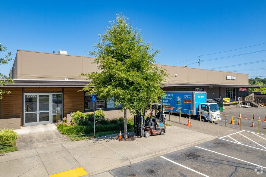 More Photos Of 13475-13575 SW Millikan Way, Beaverton Manufacturing For Lease