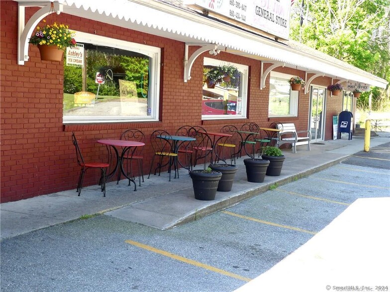 Primary Photo Of 389 Shore Rd, South Lyme Storefront For Lease