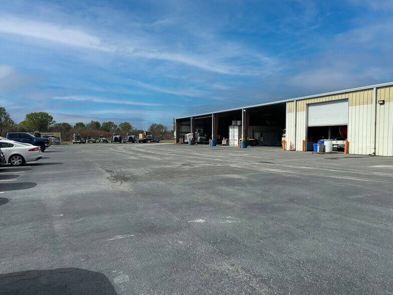 More Photos Of 1420 Chamber Dr, Bartow Industrial For Sale