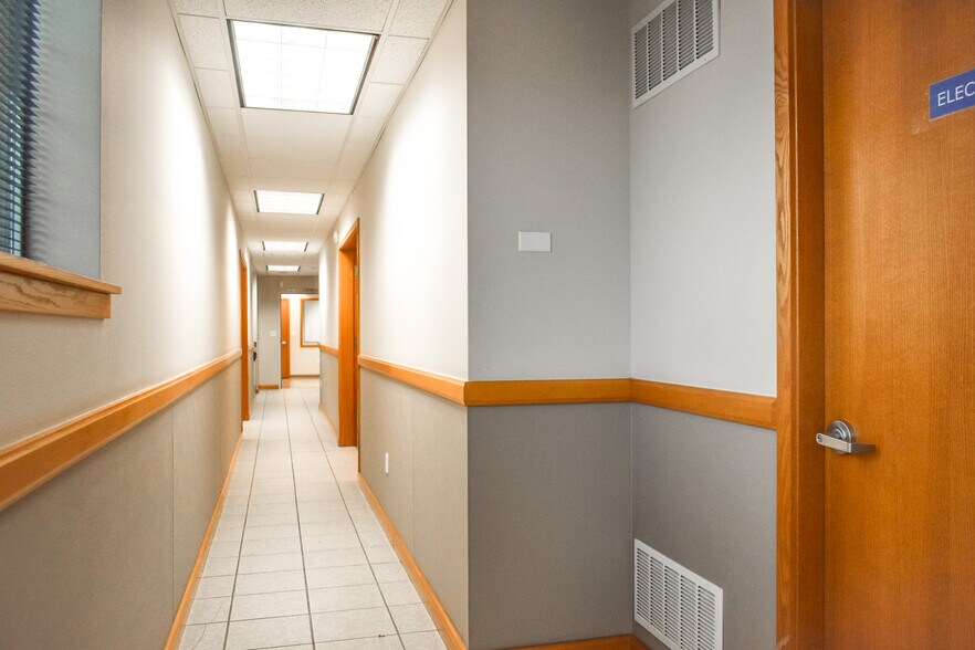 More Photos Of 1110 N Center Pky, Kennewick Office For Lease