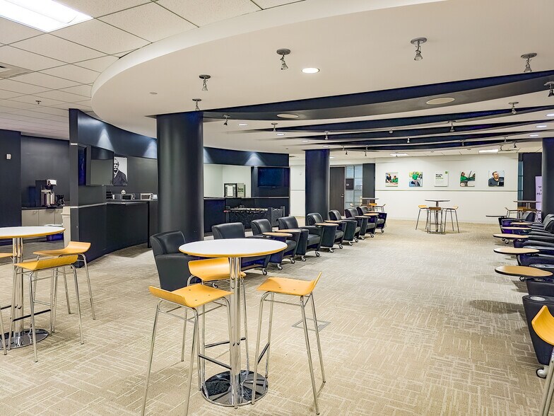 More Photos Of 200 Highway 74 S, Peachtree City Warehouse For Lease