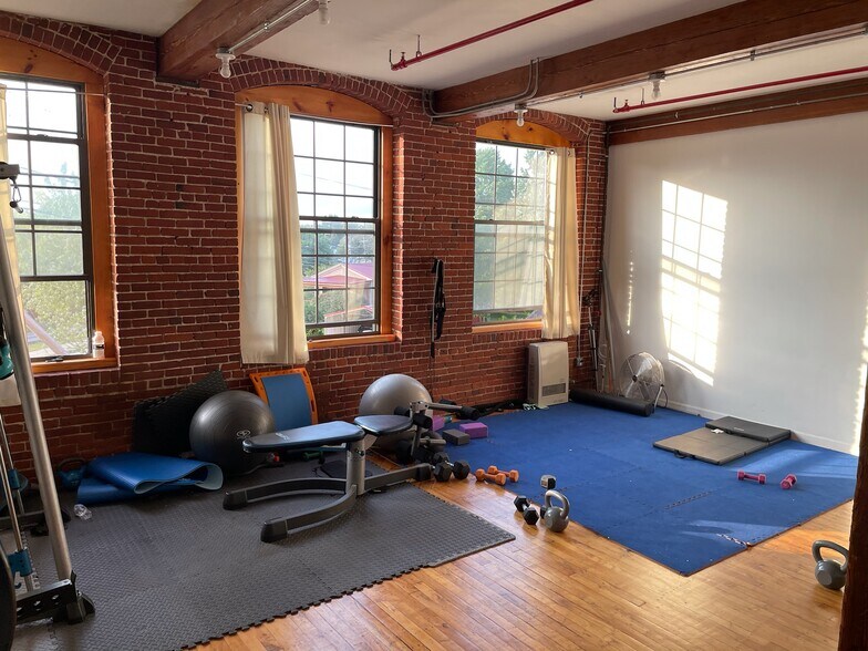 More Photos Of 51-55 Lake St, Nashua Light Manufacturing For Sale