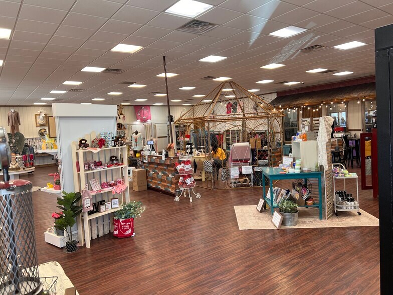 More Photos Of 409 E Central Ave, Comanche Garden Center For Sale