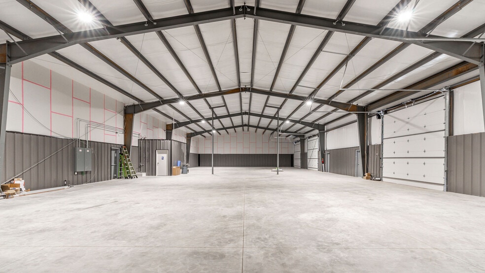 More Photos Of 116 NE 37th St, Oklahoma City Warehouse For Lease
