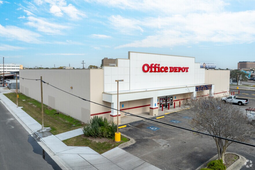 More Photos Of 1737 S Staples St, Corpus Christi Freestanding For Lease
