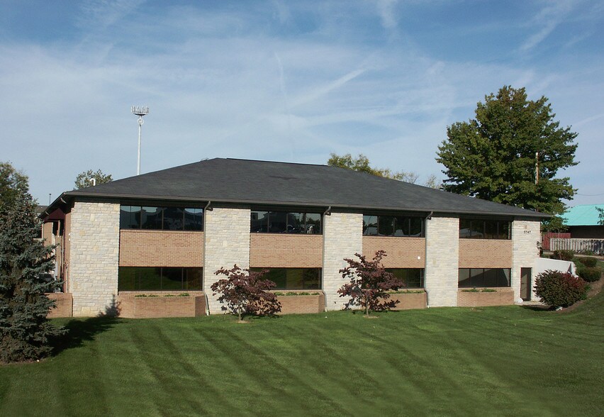 More Photos Of 5747 Cleveland Ave, Columbus Schools For Sale