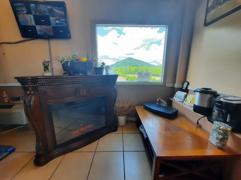 More Photos Of 124 Woods Ave, Caryville Hotel For Sale