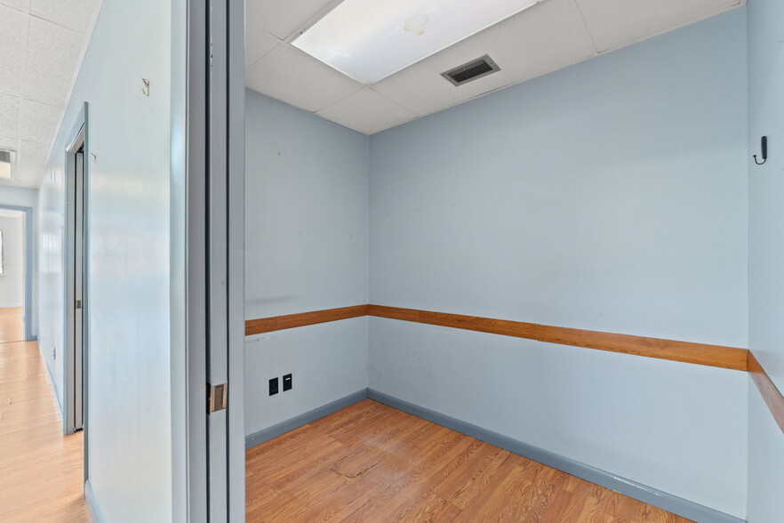 More Photos Of 215 W 6th St, Panama City Medical For Lease