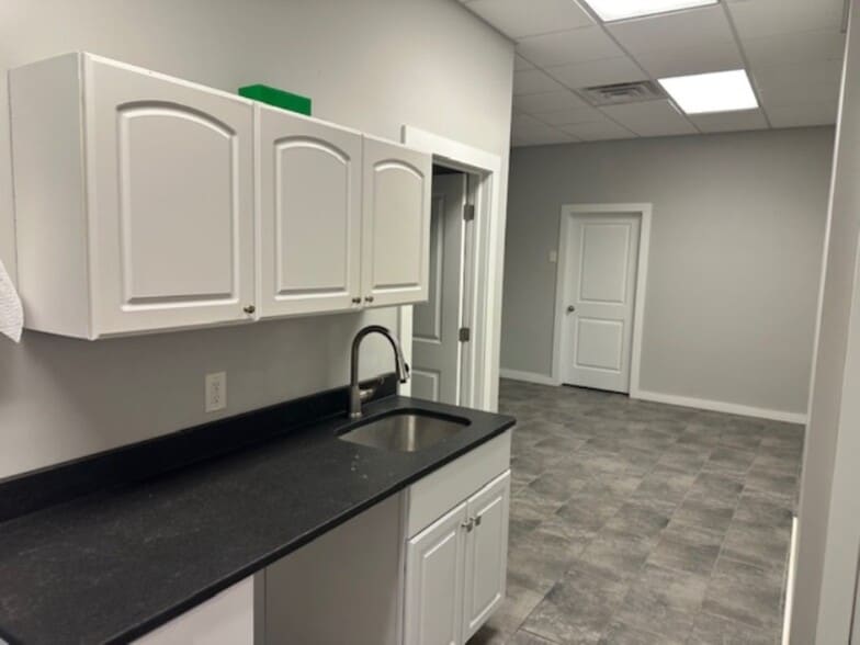 More Photos Of 1450 E 357th St, Eastlake Warehouse For Lease