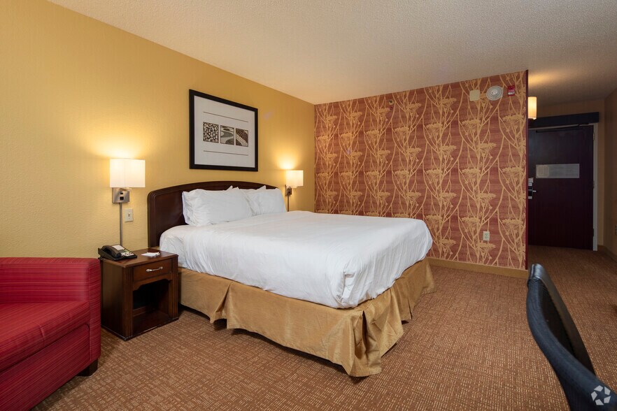 More Photos Of 4300 Colonnade Pky, Birmingham Hotel For Sale