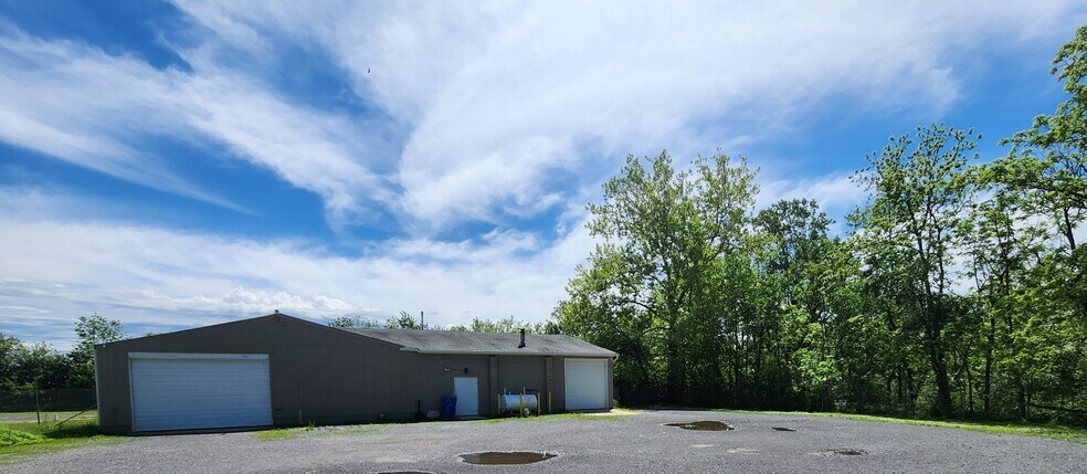 More Photos Of 2127 US-206 Hwy, Southampton Light Distribution For Lease